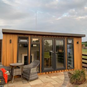 Bards 14' x 12' Othello Bespoke Insulated Garden Room - Cedar